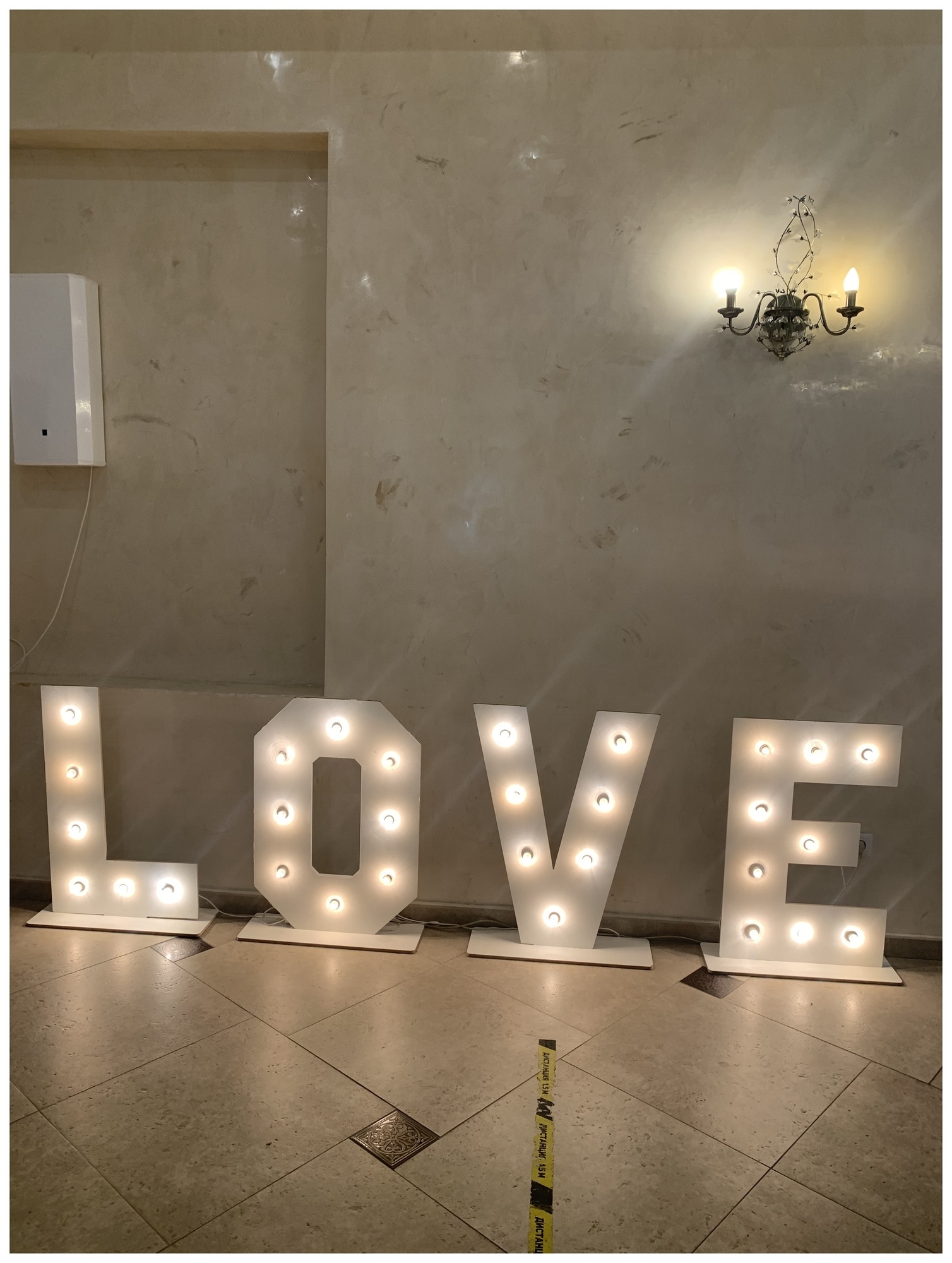 Буквы с лампами  «Love»