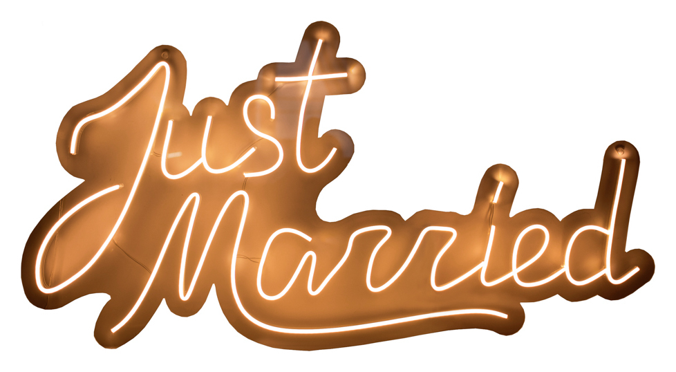 Неоновая вывеска "Just Married"
