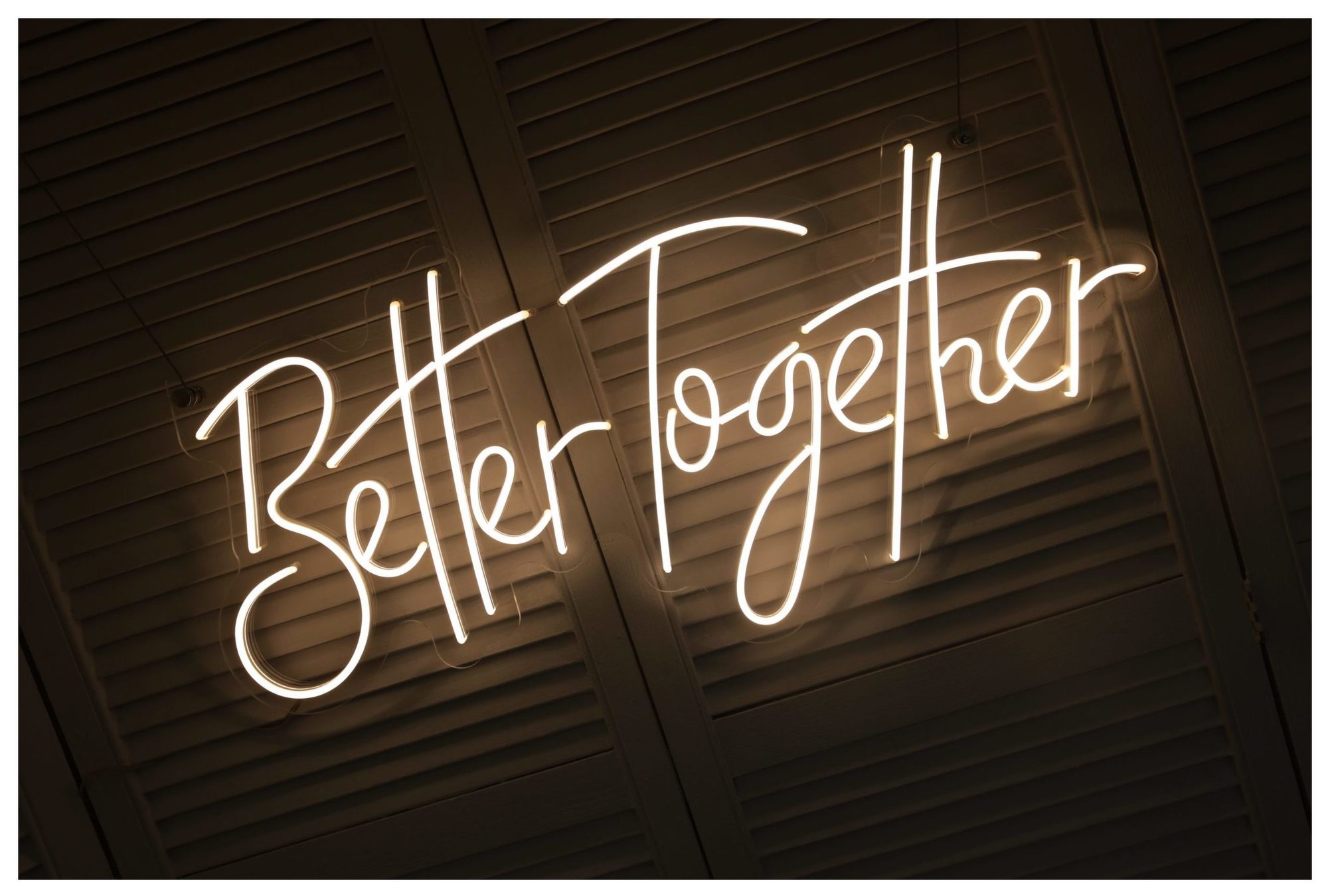 арт. 93 - неоновая надпись (Better Together)