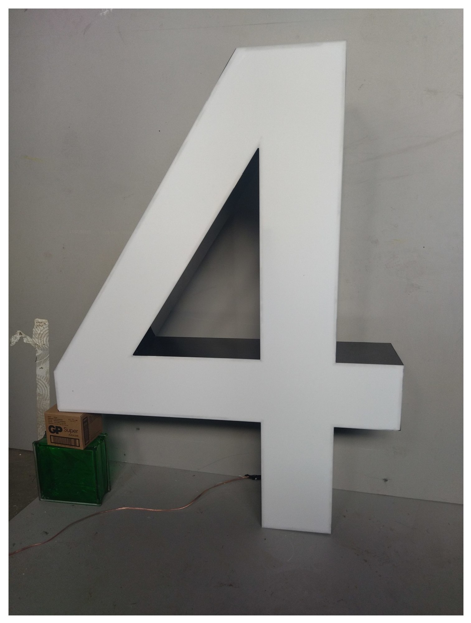 Цифра "4" с подсветкой