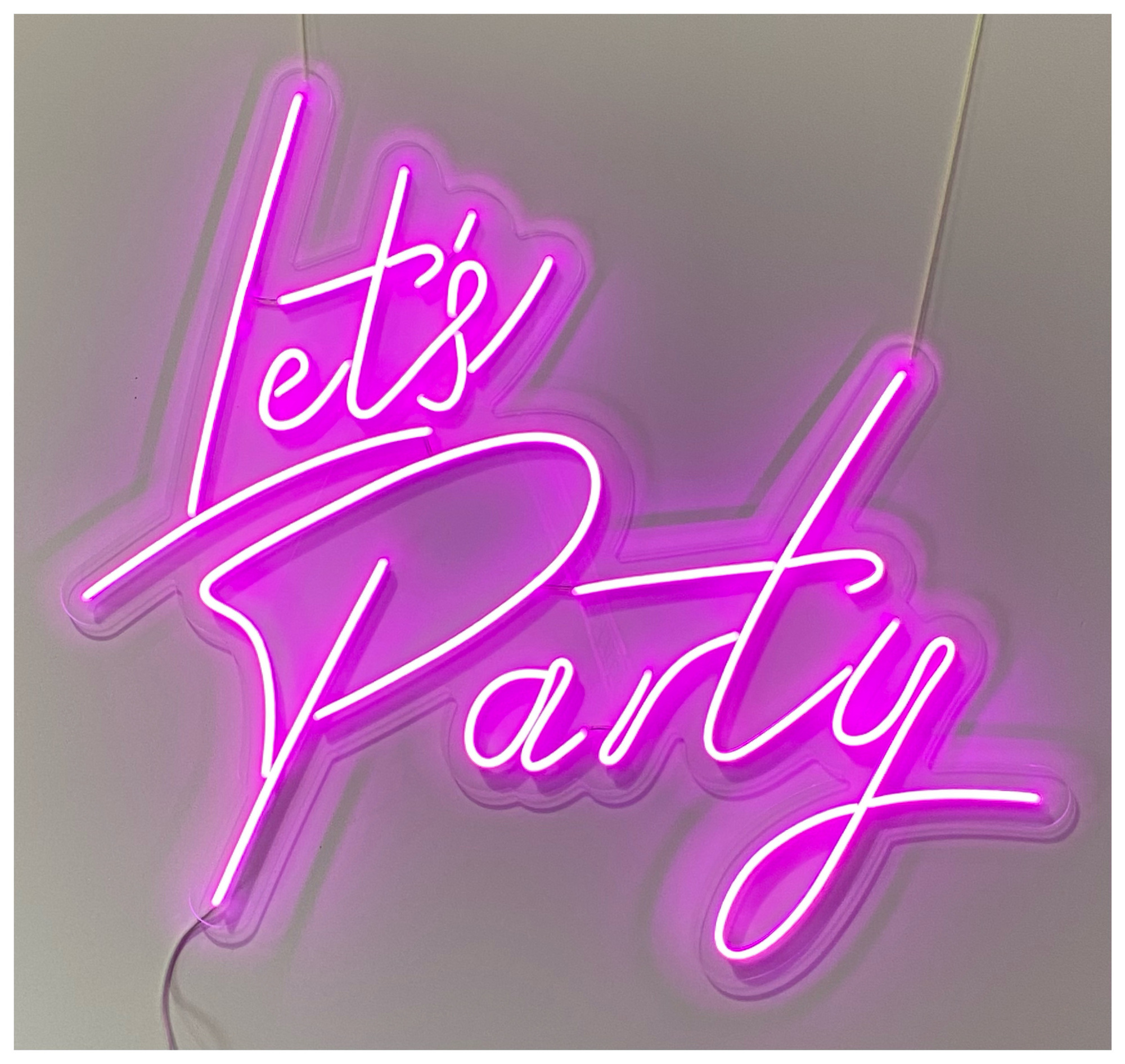 Неоновая вывеска "Lets Party"