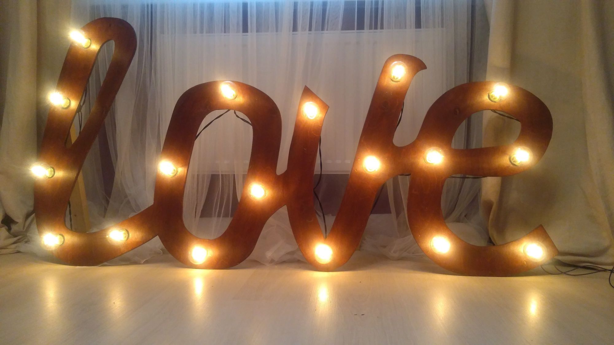 Надпись «Love»