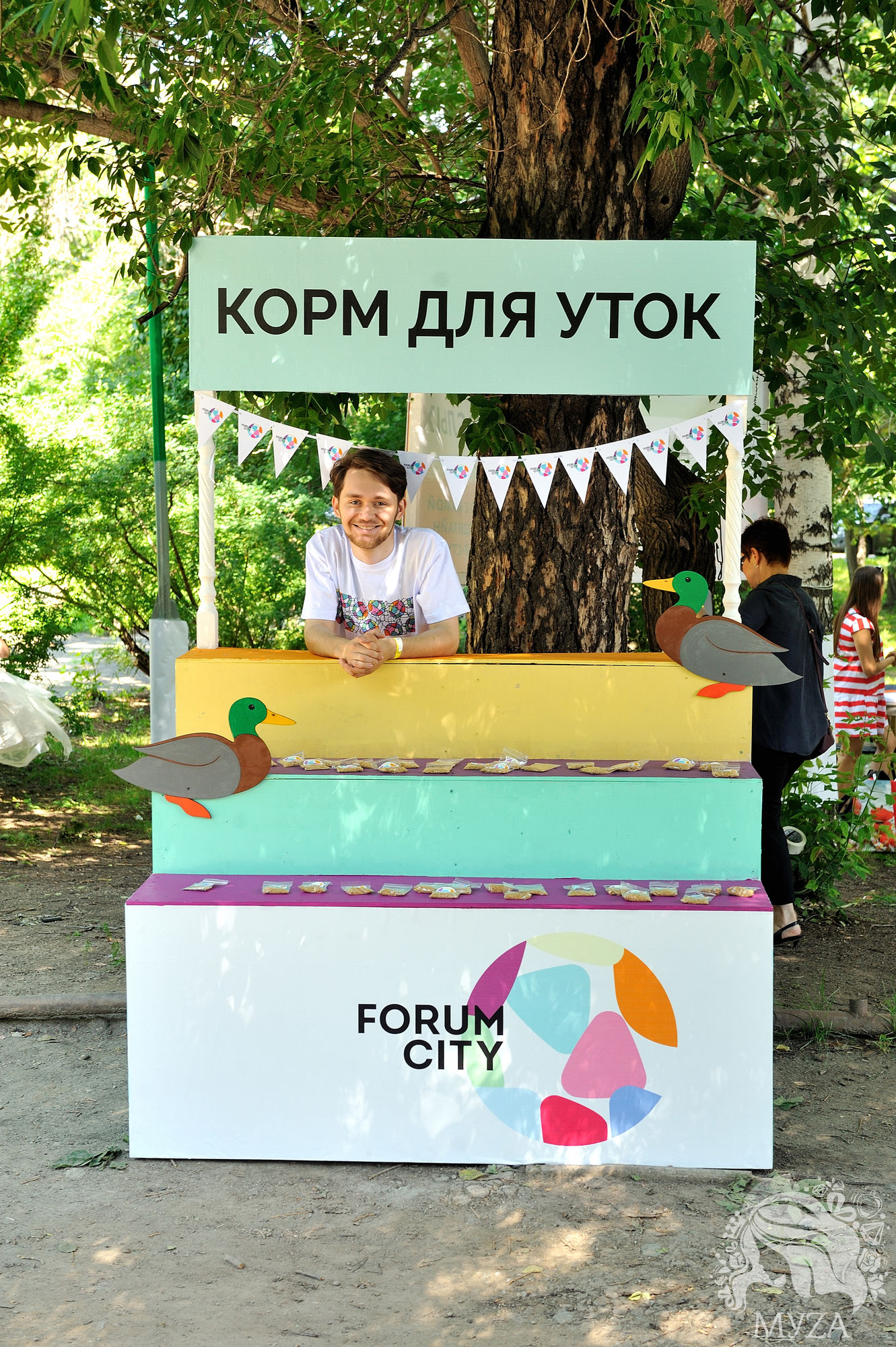 Стойка с вашим брендингом