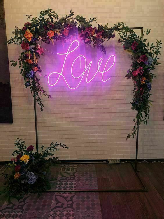 Неоновое  LOVE