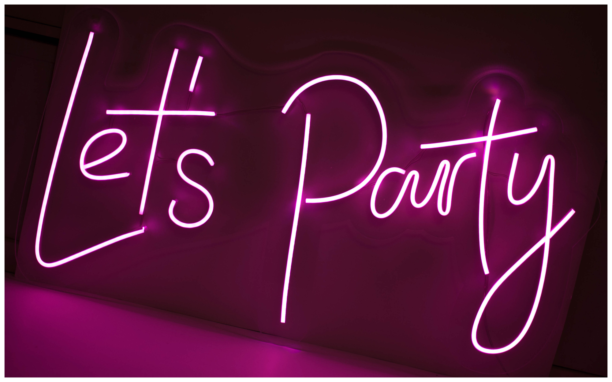 Неоновая вывеска "Let's Party" / Давайте веселиться