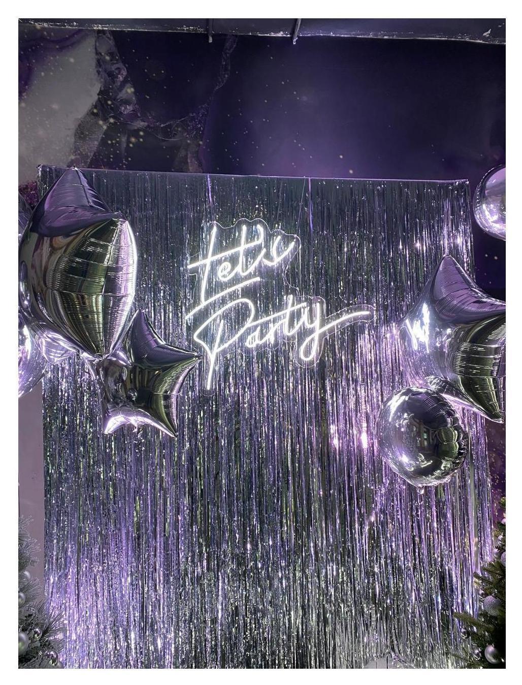 Неоновая надпись "Lets Party" в 2 строки