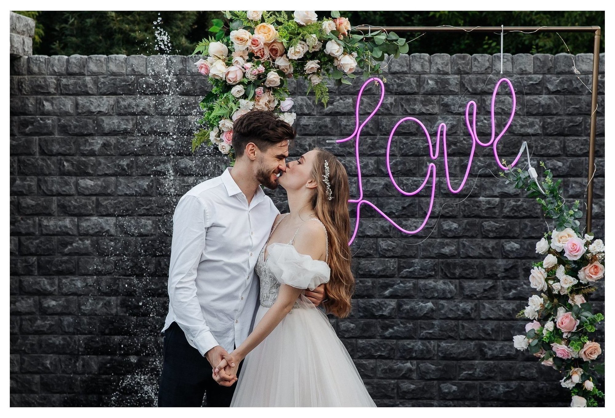 Неоновое  LOVE