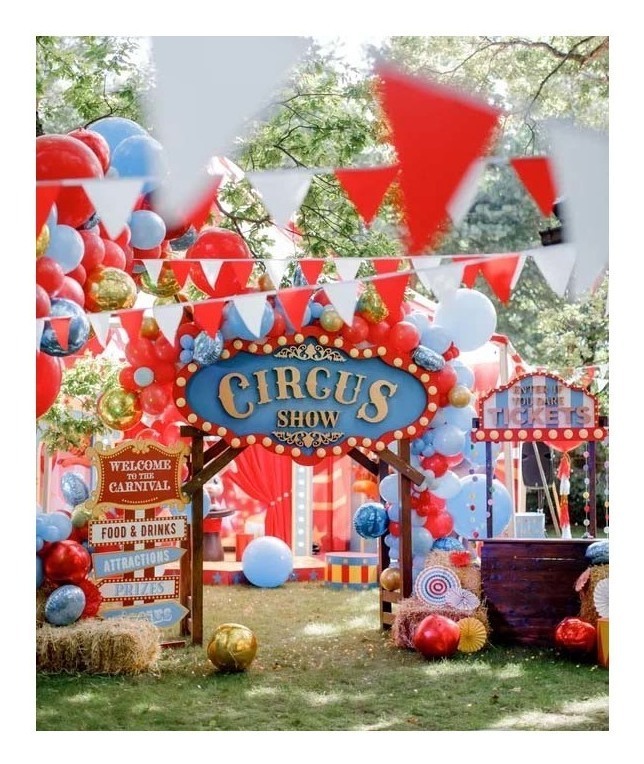 Вывеска «Cirsus Show»