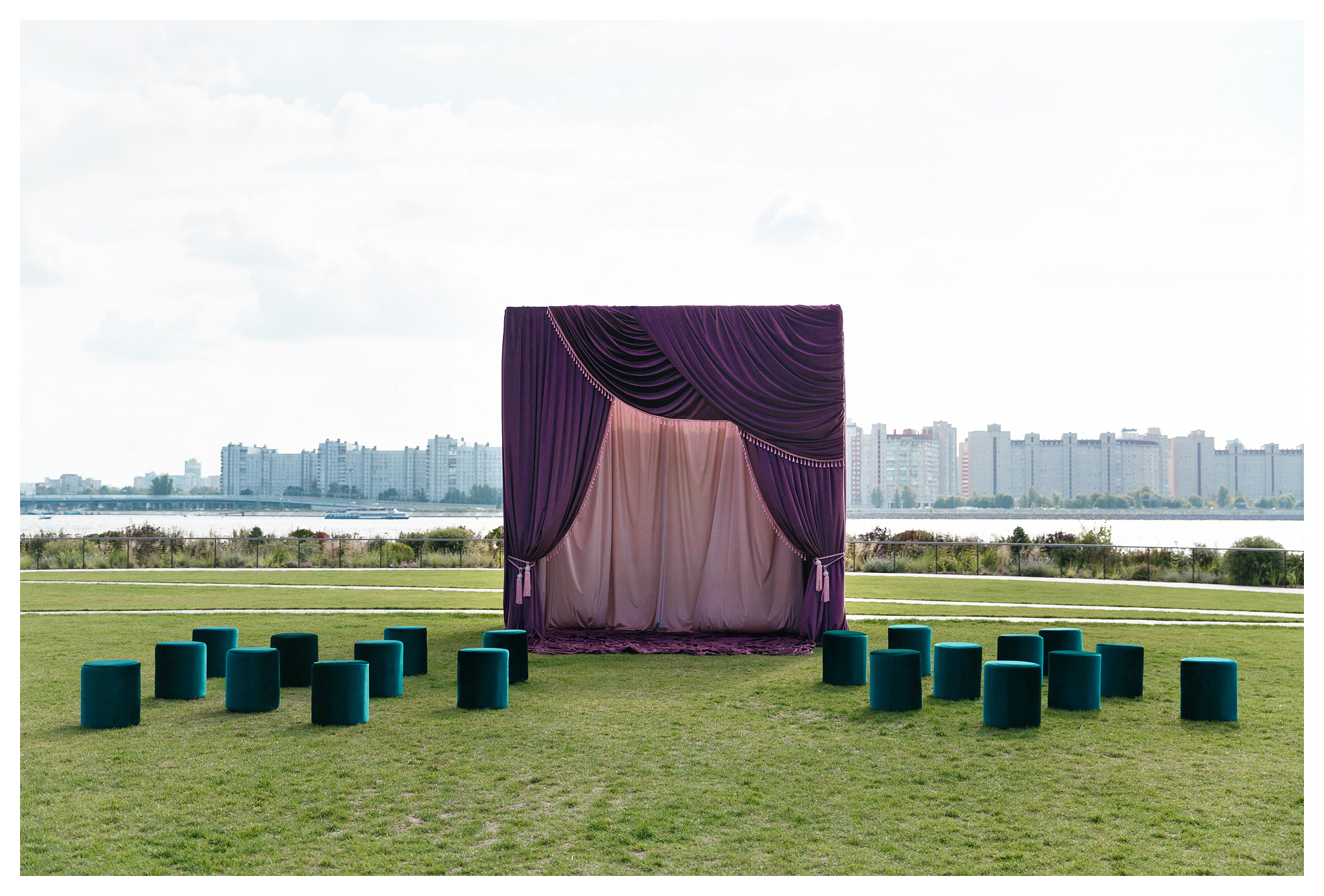 Розовая кисть
