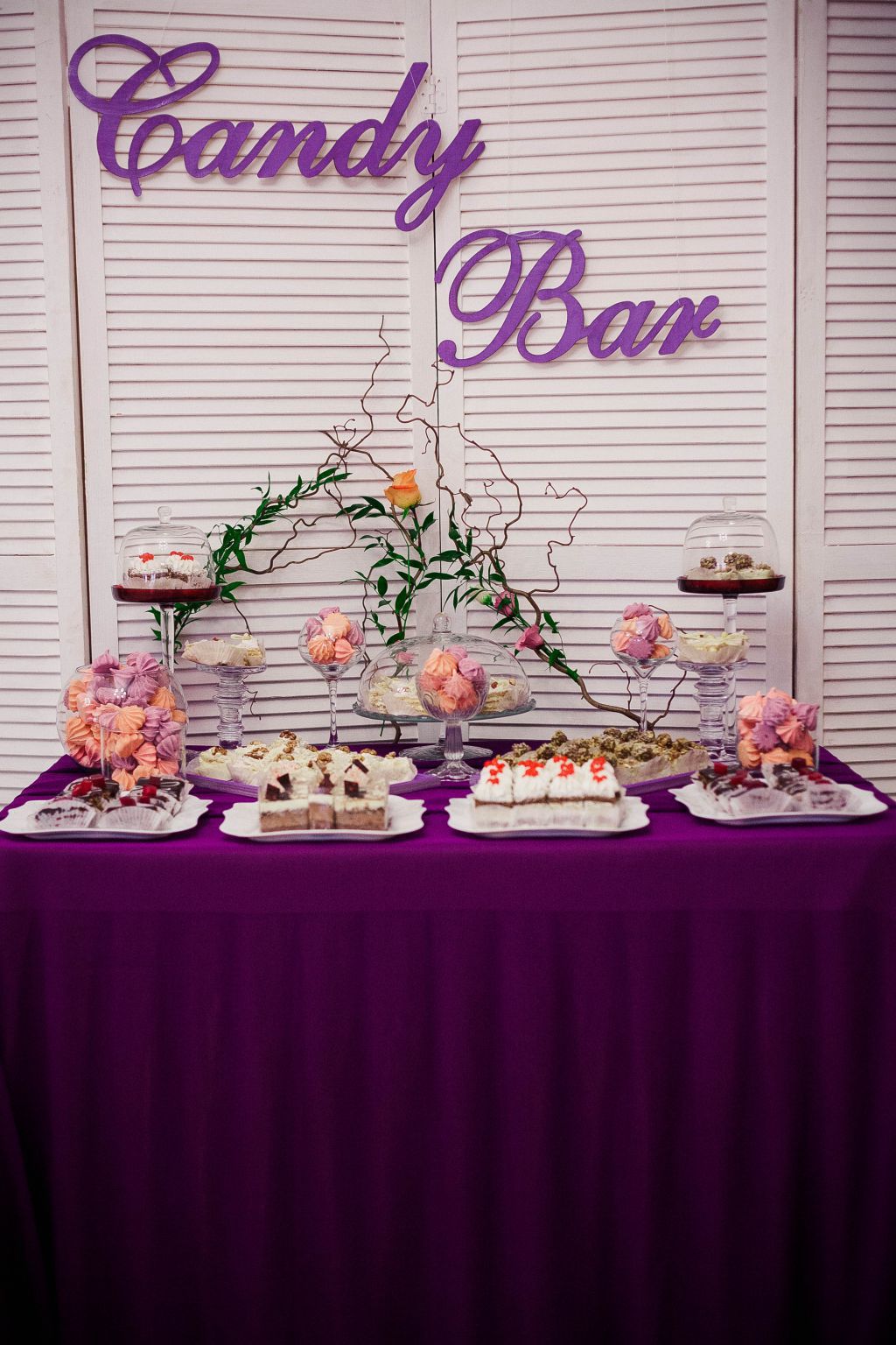 Надпись «Candy Bar»