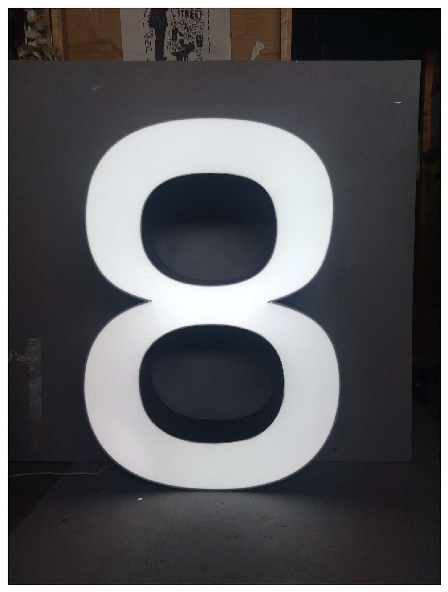 Цифра "8" с подсветкой