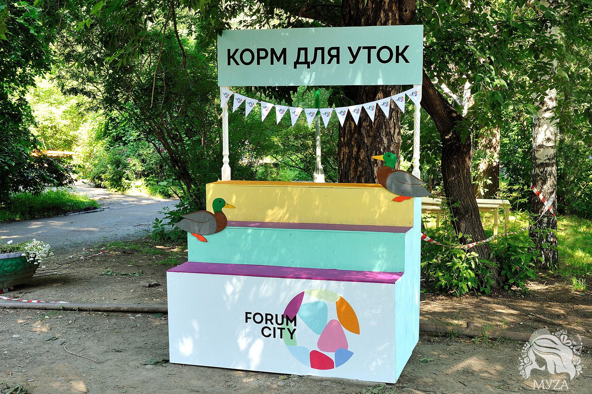 Стойка с вашим брендингом