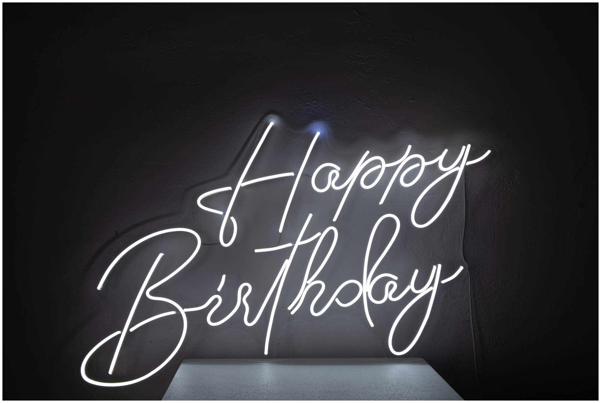 Неоновая вывеска  Happy Birtday
