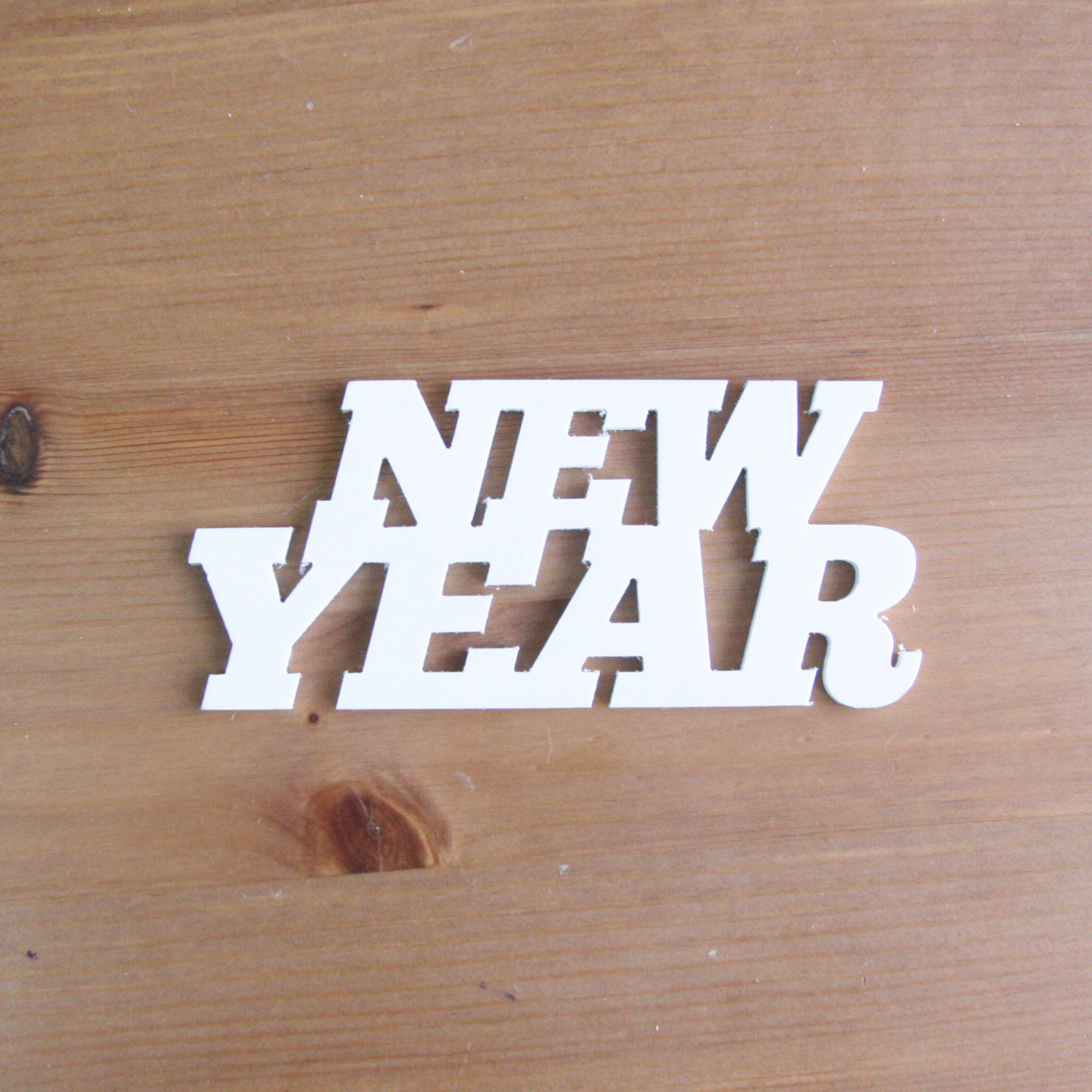 Надпись «NEW YEAR»