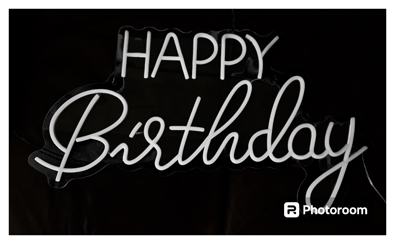 Неоновая вывеска “ Happy Birthday”