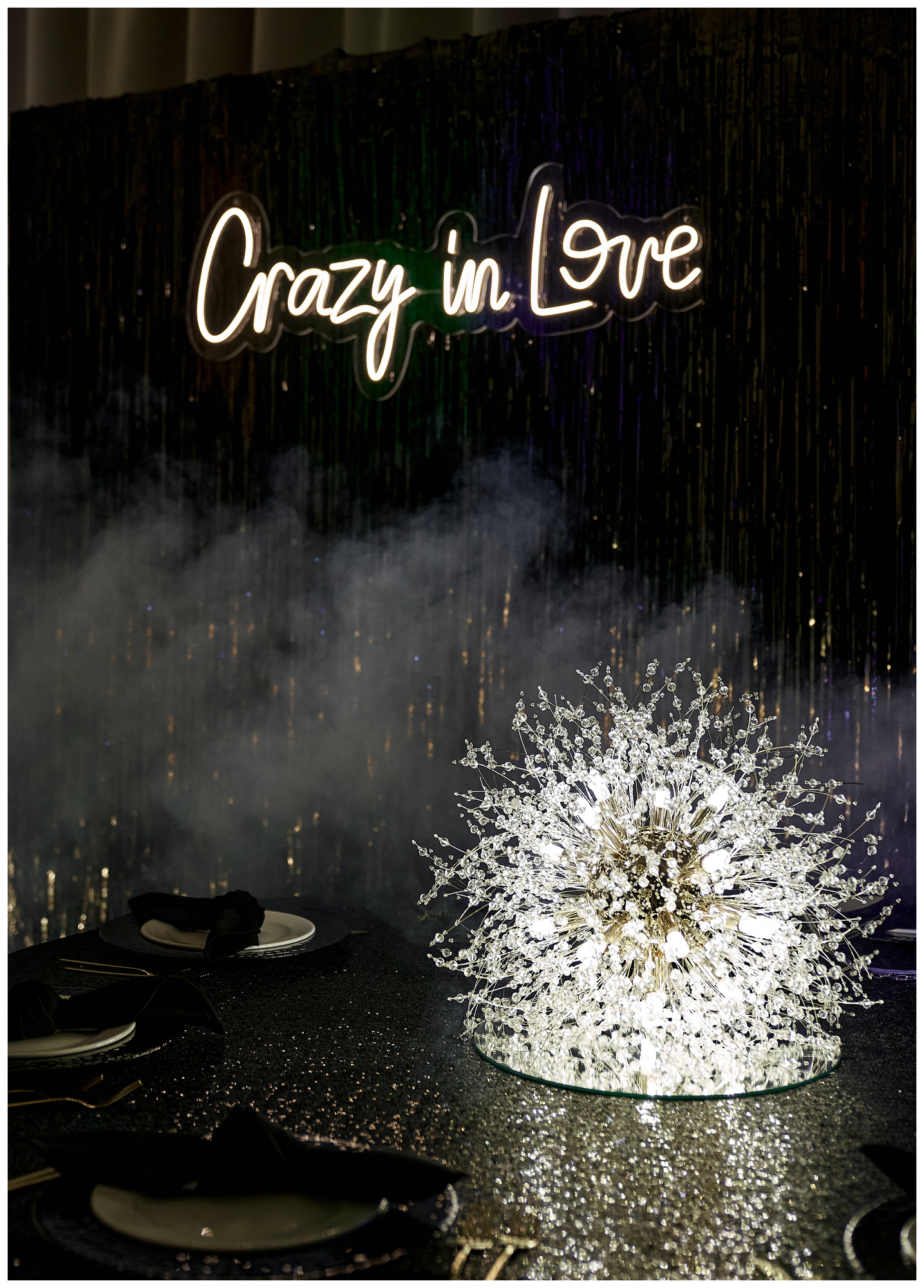 Неоновая вывеска "Crazy in love"