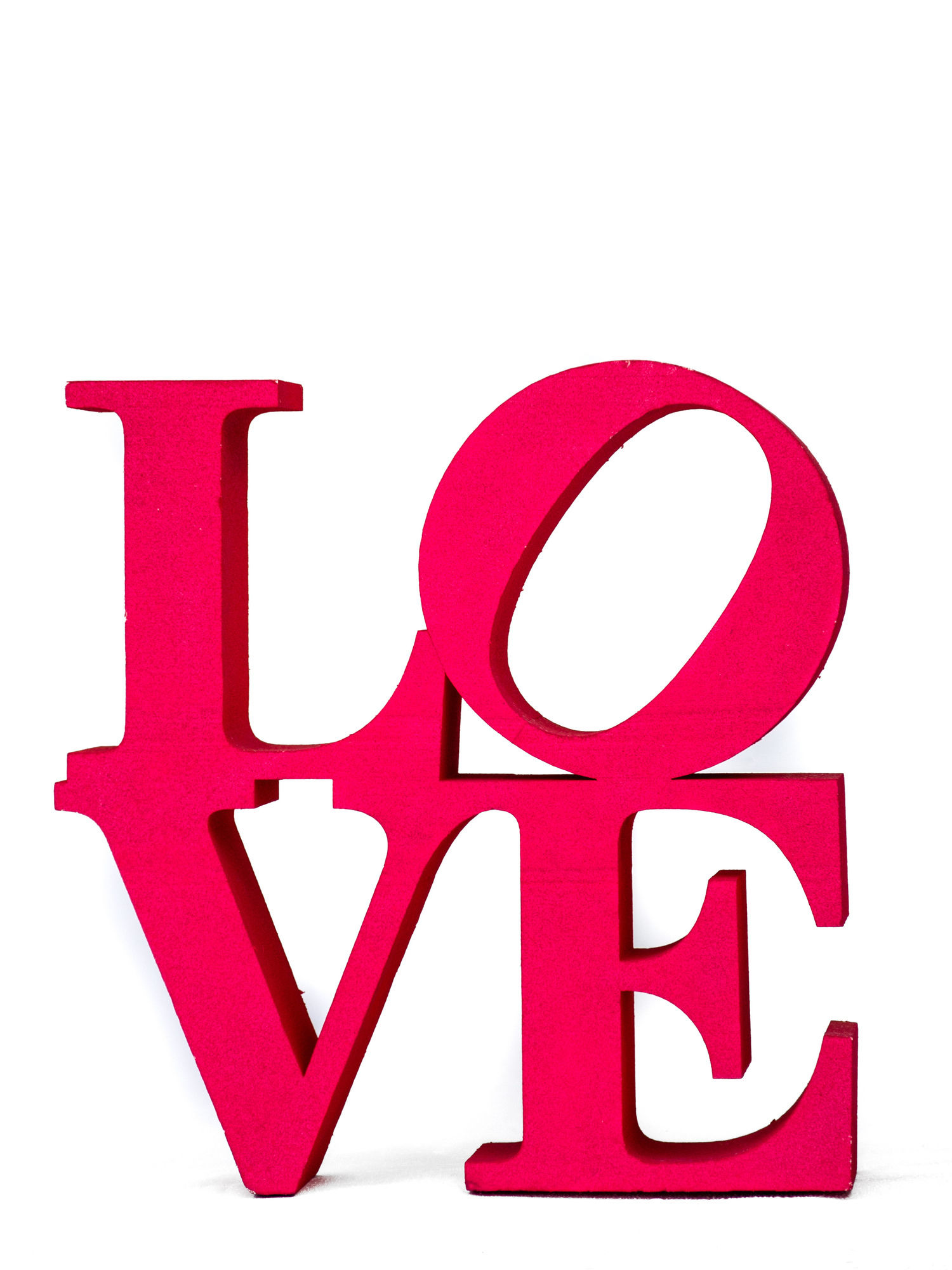 Надпись «LOVE» большая