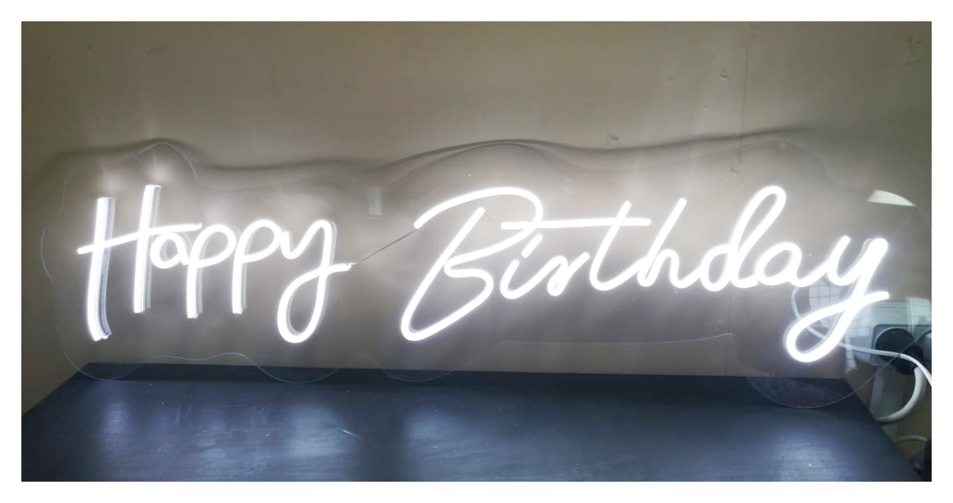 Надпись неоновая "Happy Birthday"