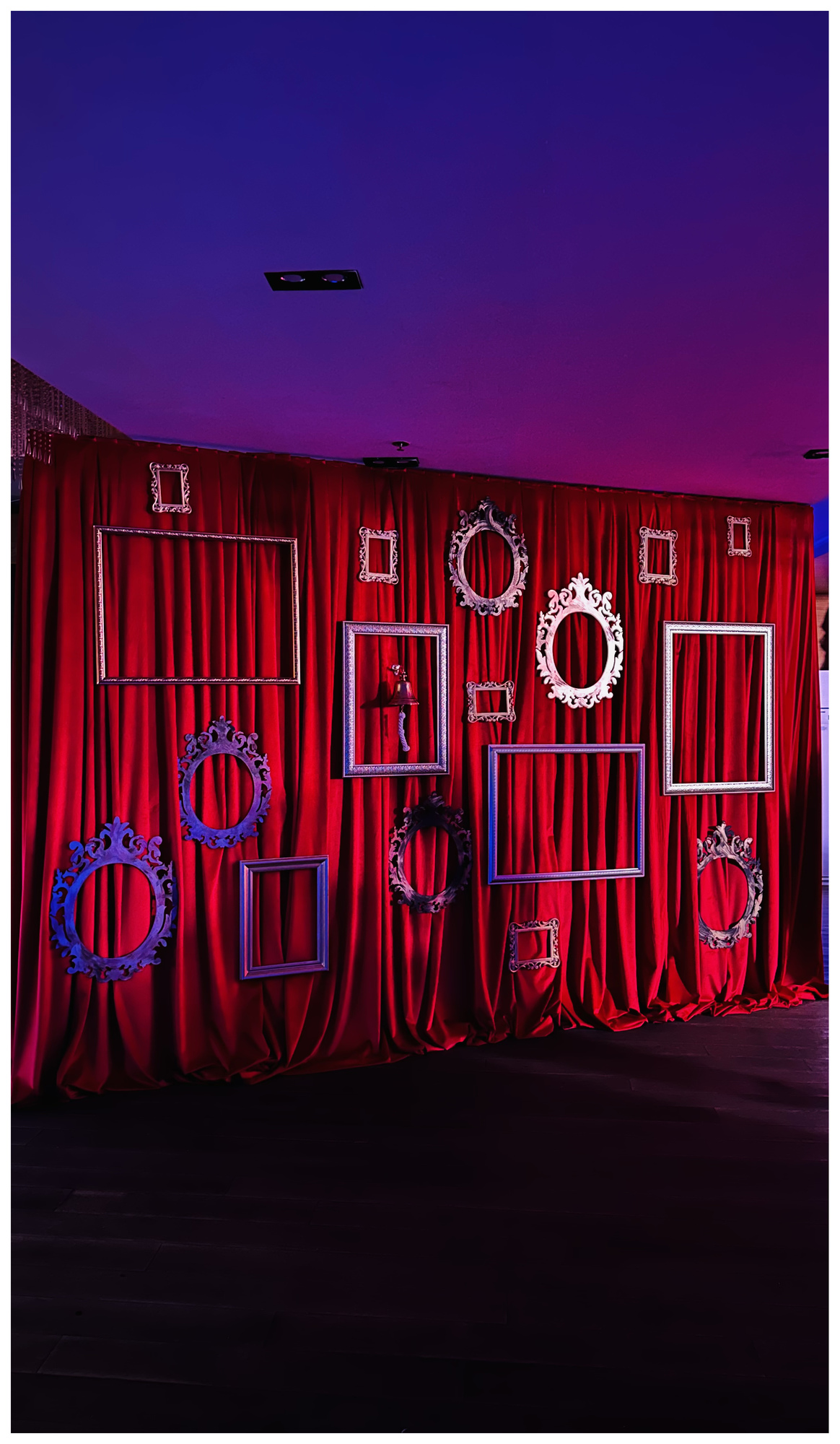 Фотозона "Secret Bar" (красный)