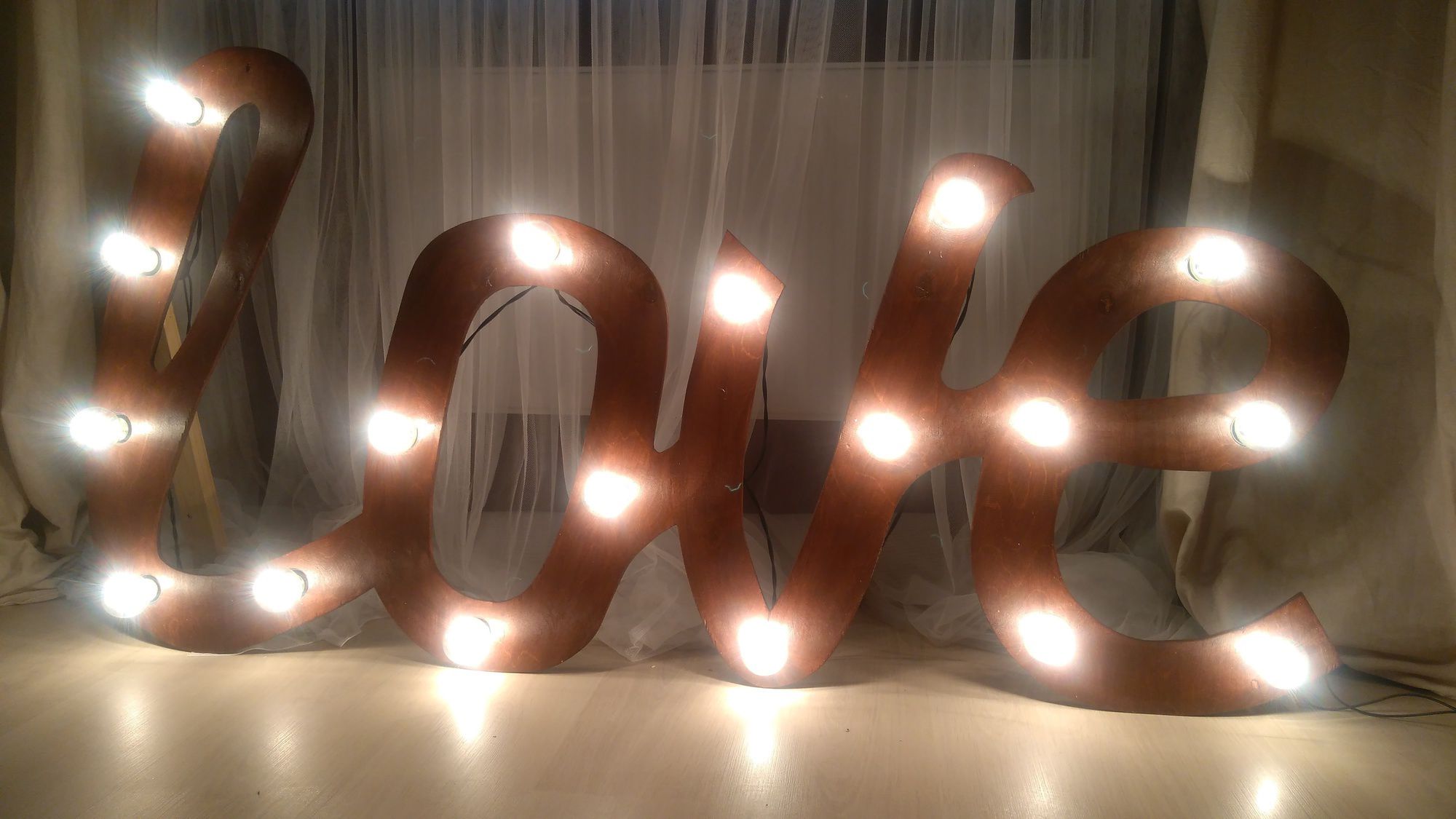 Надпись «Love»