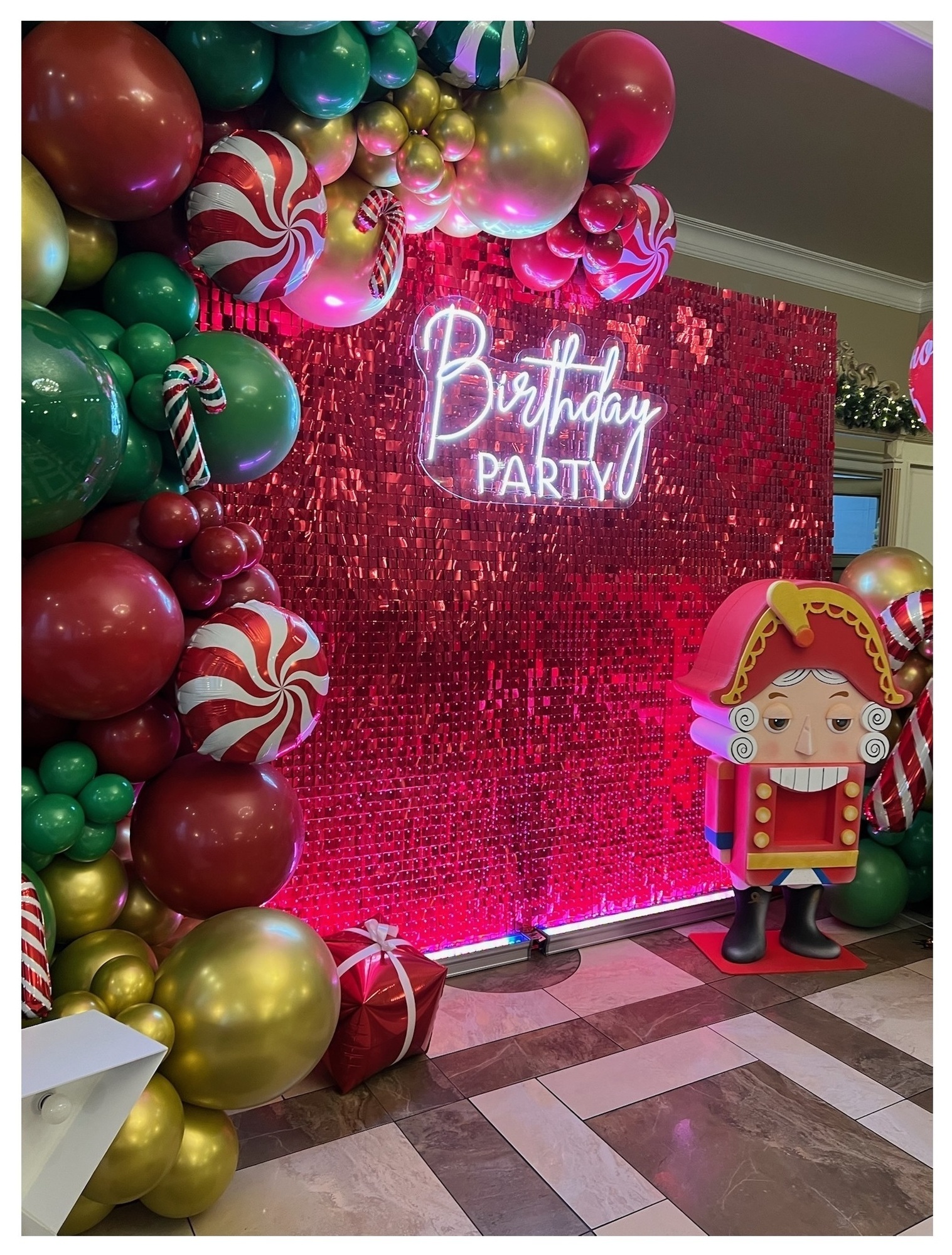 Неоновая вывеска "Birthday Party"