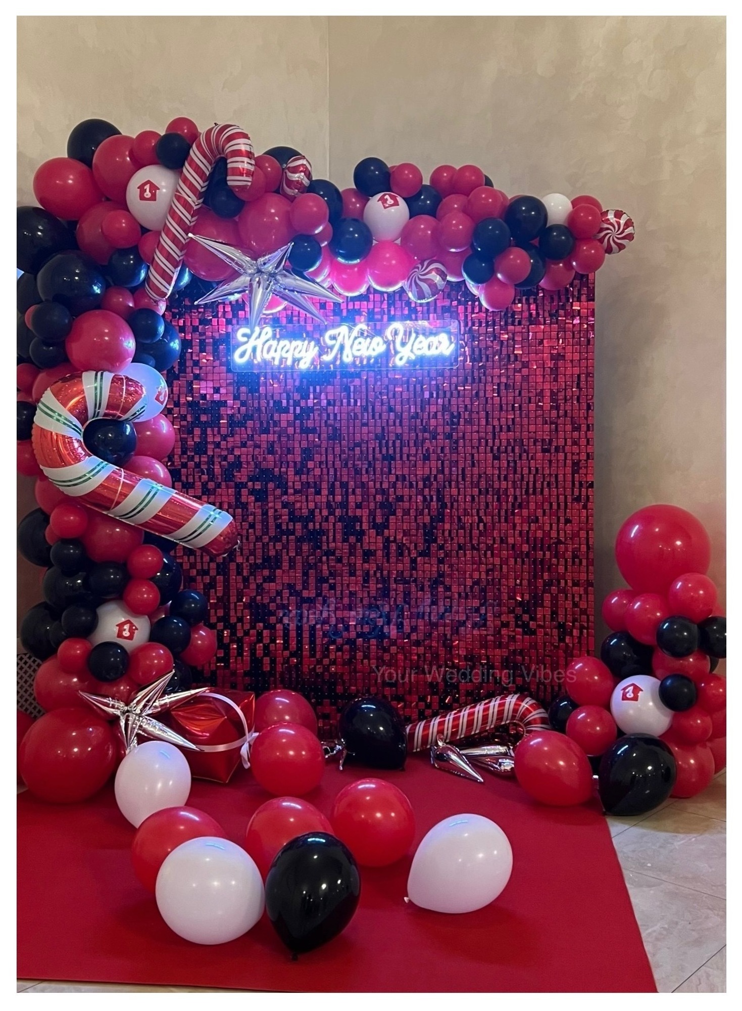 Неоновая вывеска Happy New Year в строчку