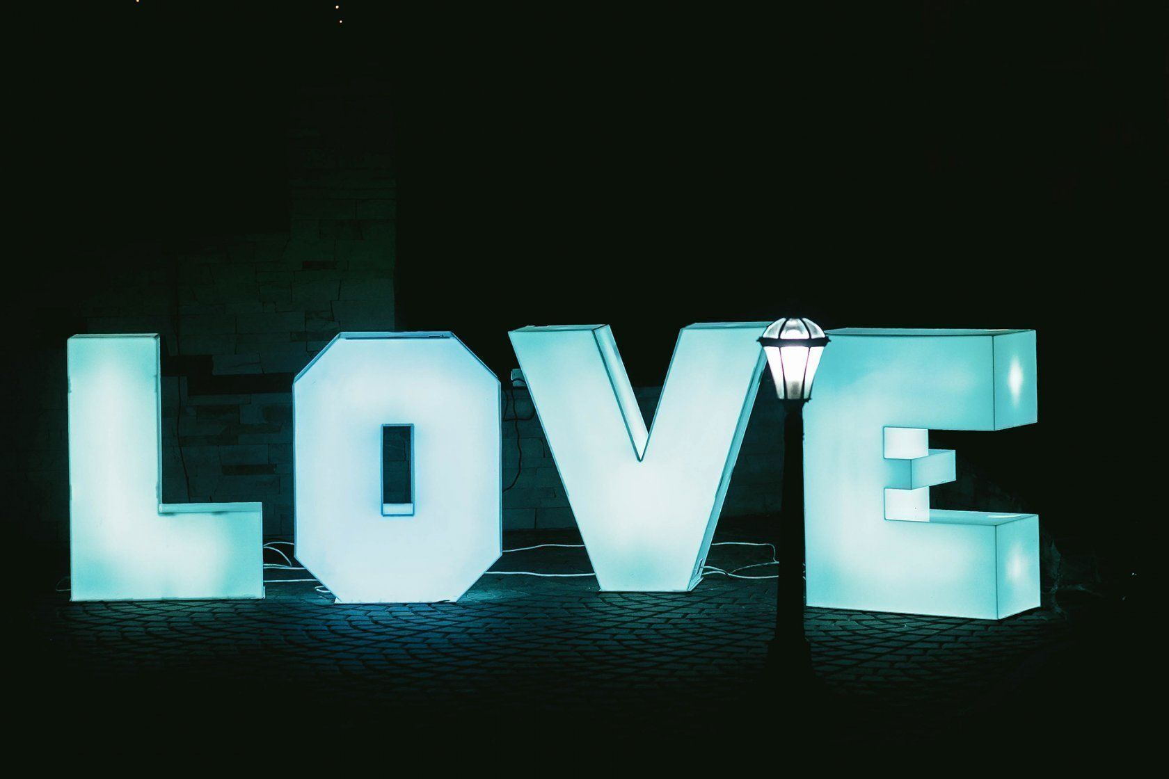 Светящиеся LED RGB буквы LOVE 92 см / Фуршетная линия
