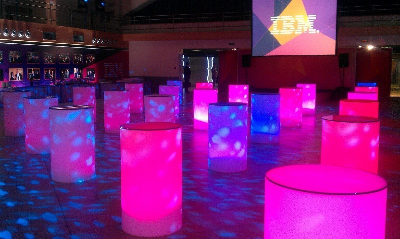 Светящийся LED RGB коктейльный стол Цилиндр