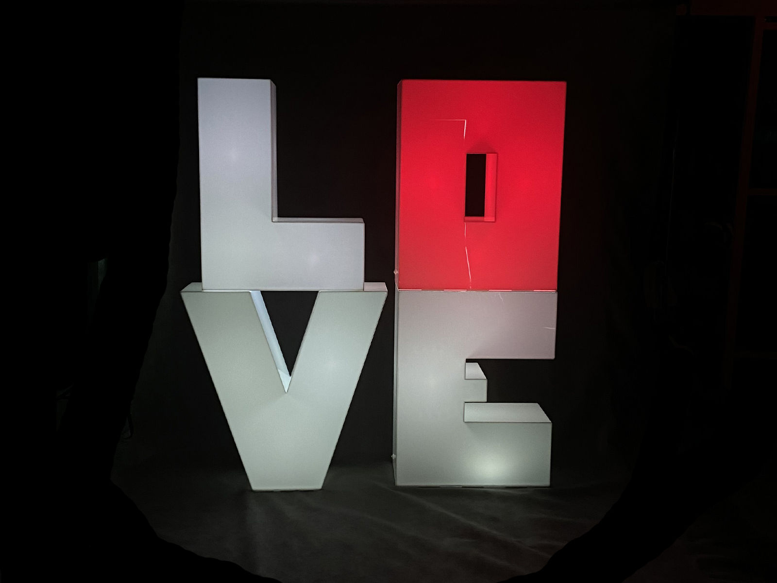 Светящиеся LED RGB буквы LOVE 92 см / Фуршетная линия