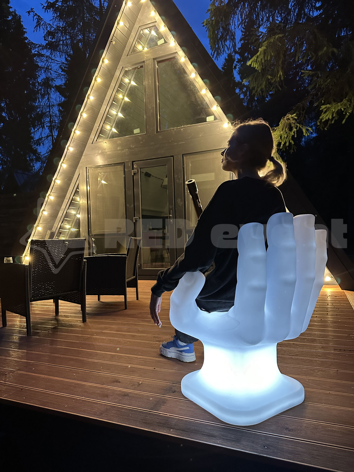 Светящийся LED RGB стул "Вещь"