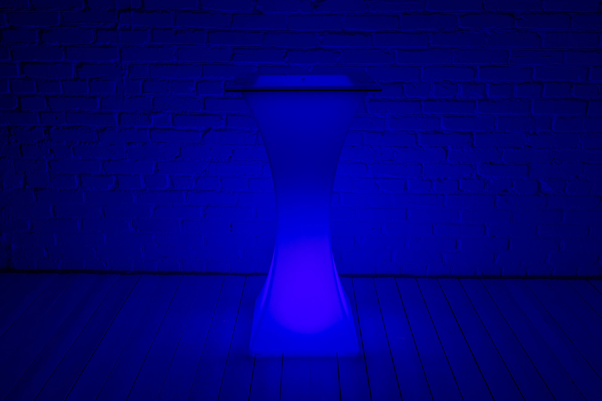Светящийся LED RGB стол Трибуна