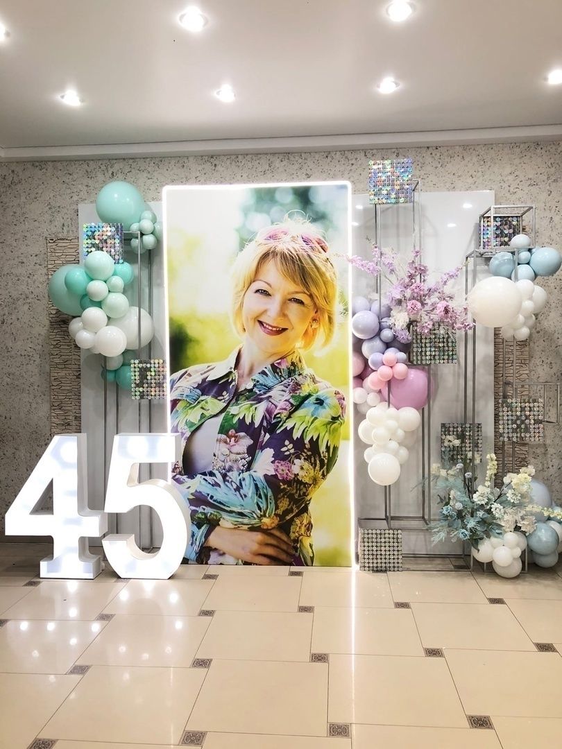 Цифра «4» с лампочками