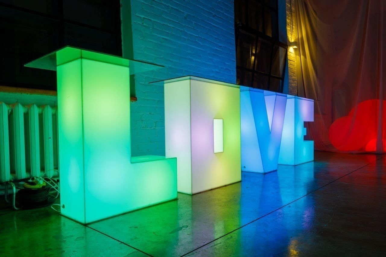Светящиеся LED RGB буквы LOVE 92 см / Фуршетная линия