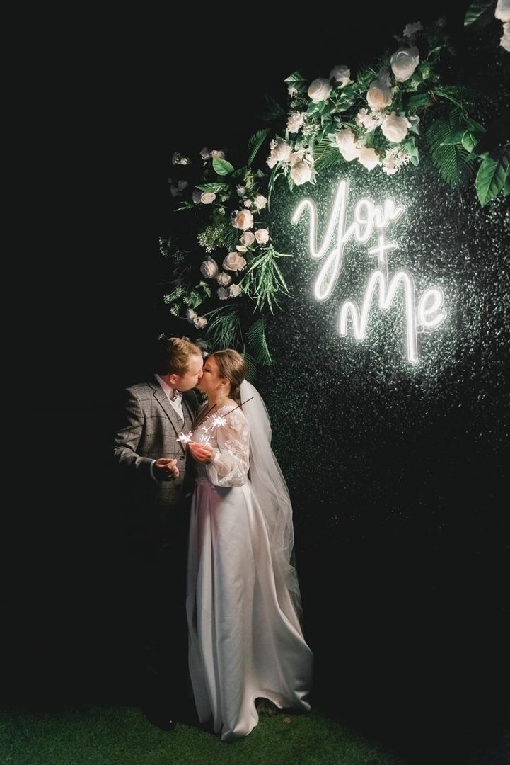 Вывеска неоновая «YOU + ME» ТЁПЛАЯ