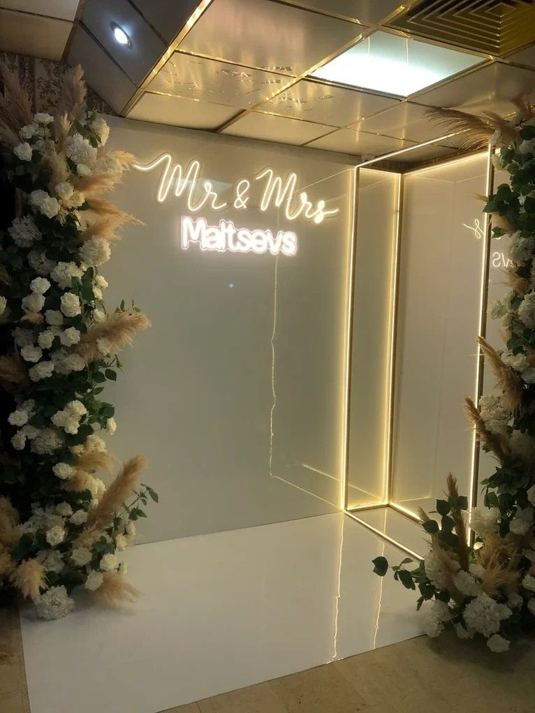 Вывеска неоновая «Mr & Mrs» ТЁПЛАЯ