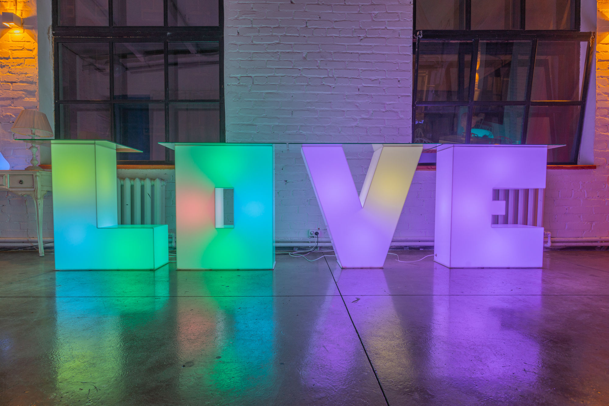Светящиеся LED RGB буквы LOVE 92 см / Фуршетная линия