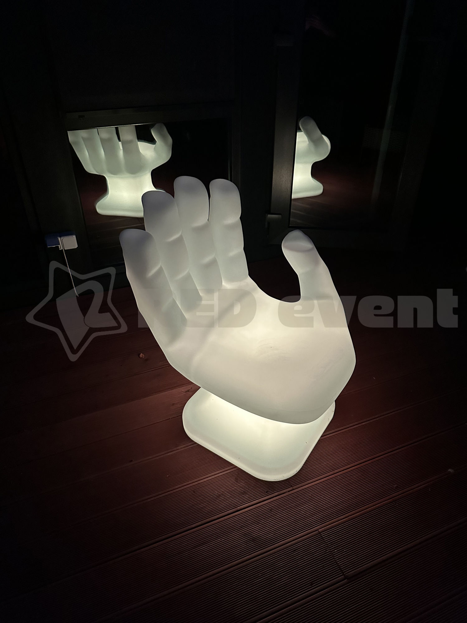 Светящийся LED RGB стул "Вещь"