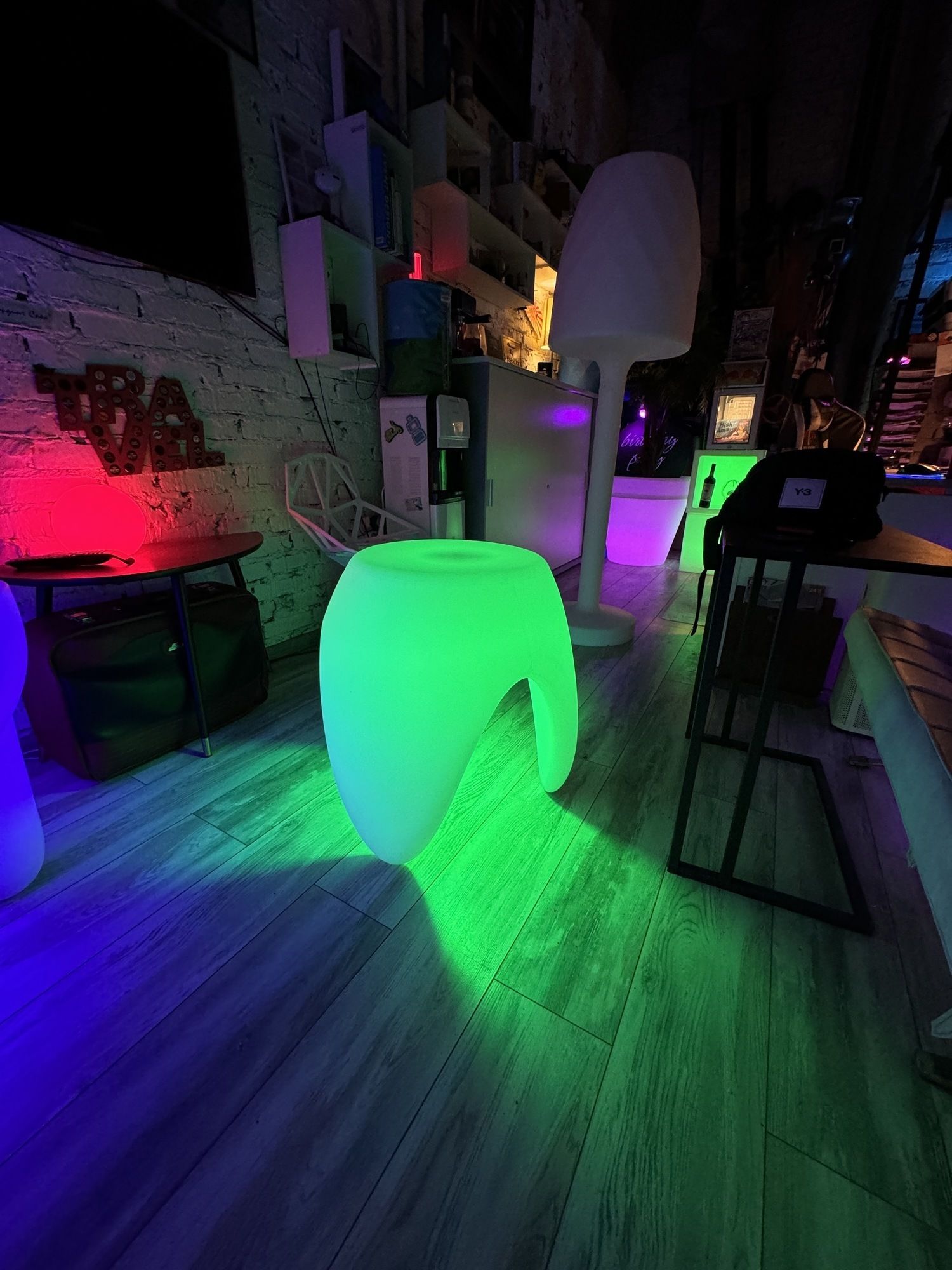 Светящийся кофейный LED RGB столик Tet