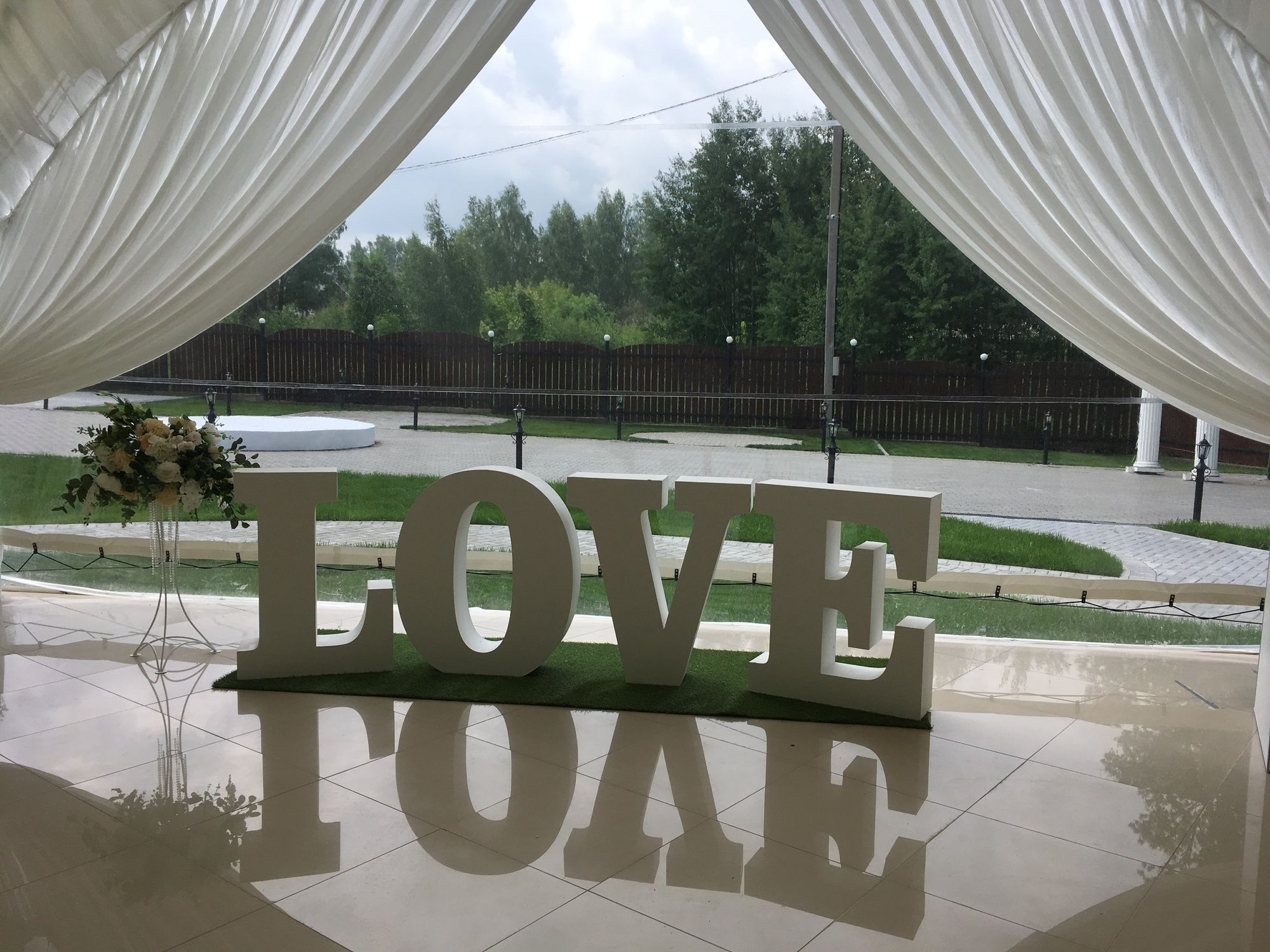 Объемные буквы LOVE