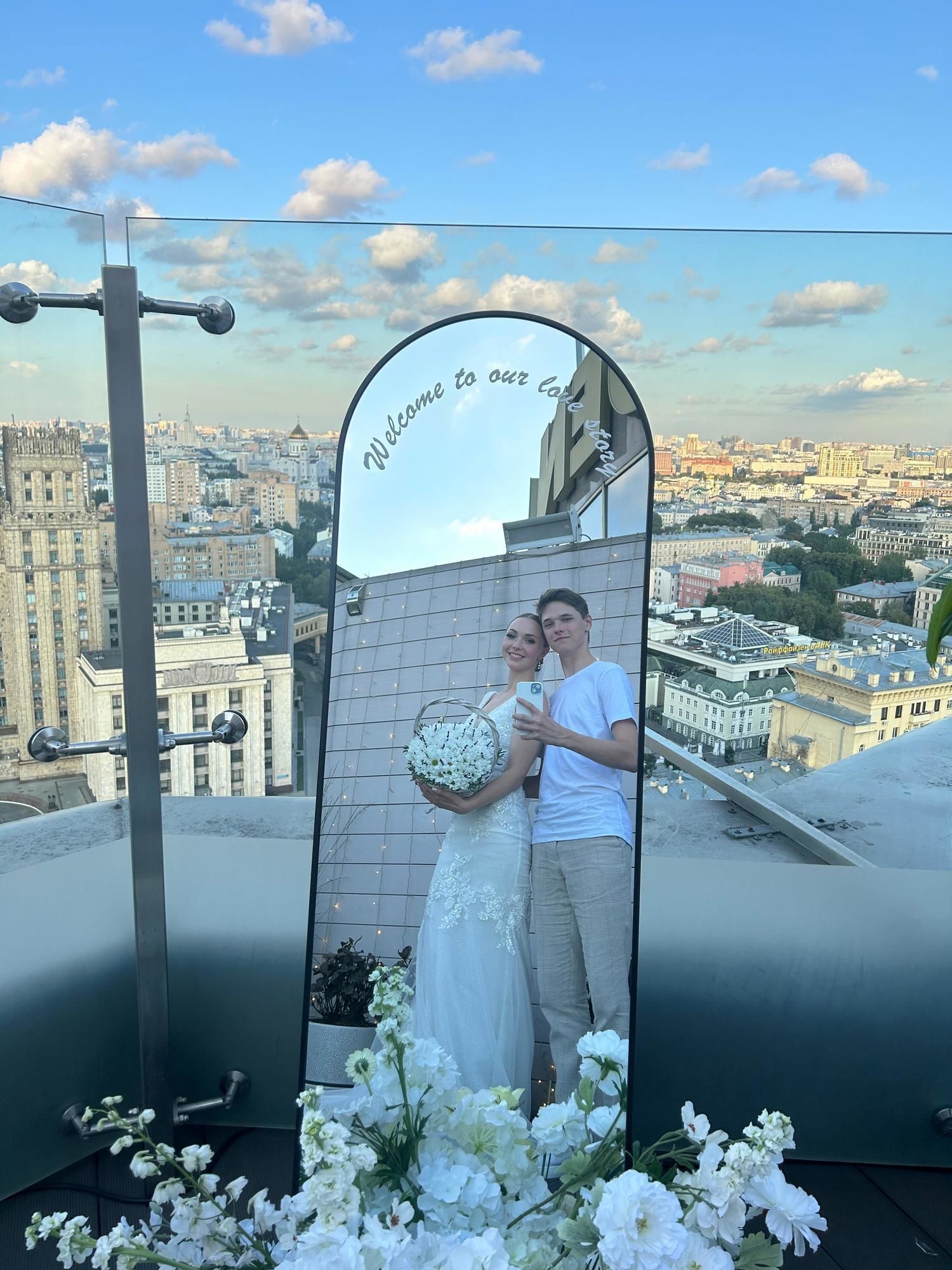 Зеркало в черной раме