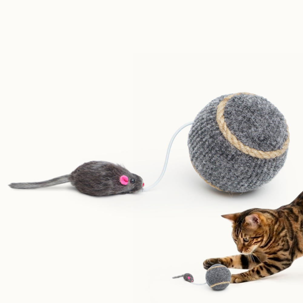 

Pet hobby Игрушка-когтеточка из ковролина для кошек Шар с мышкой, Серый