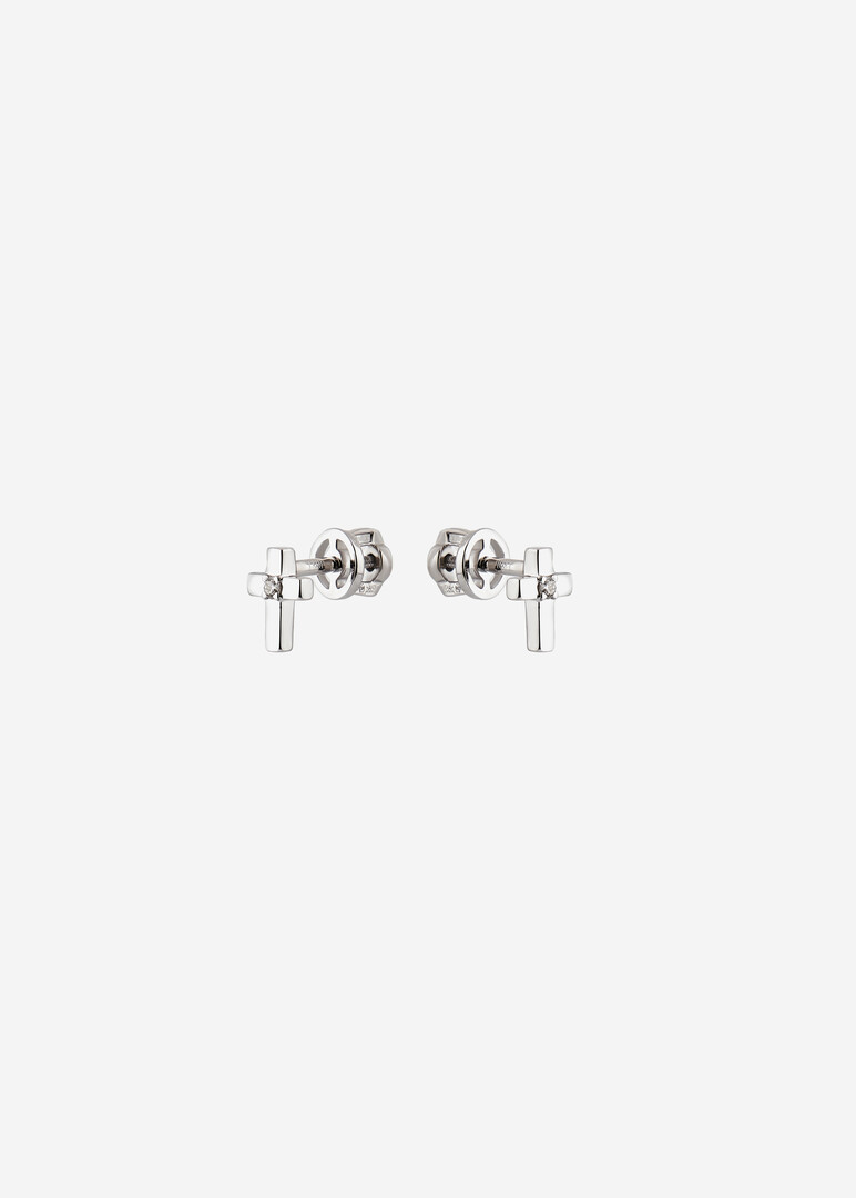 White gold stud earrings with diamonds.