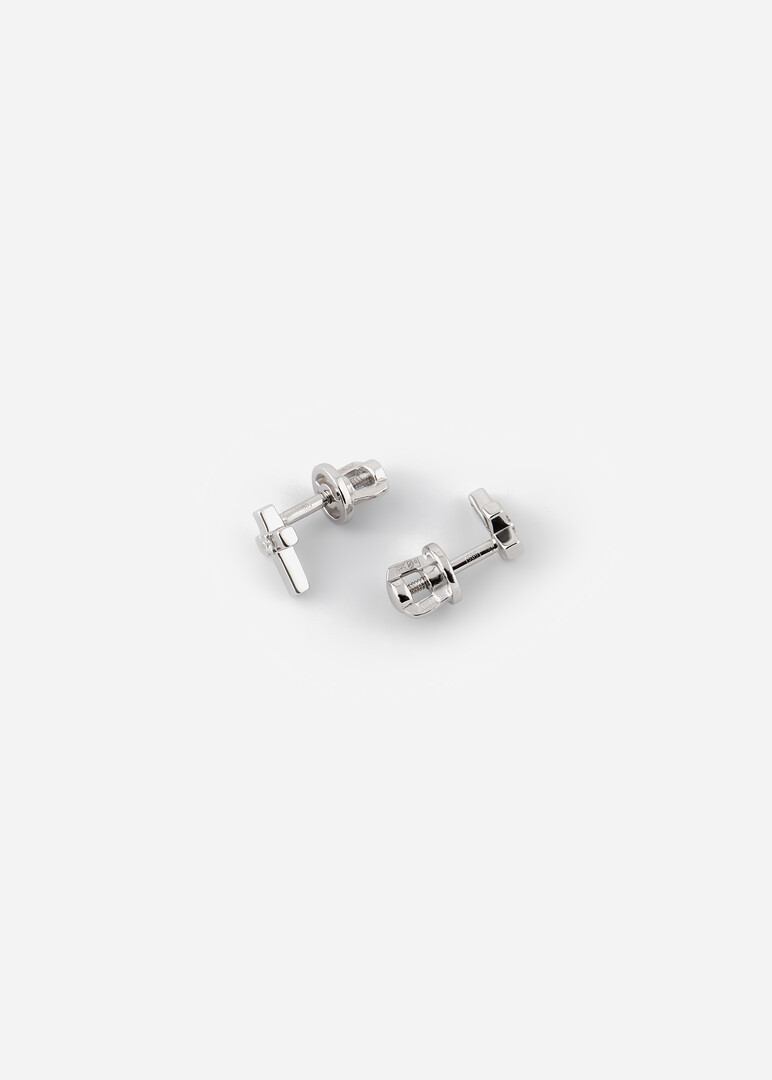 White gold stud earrings with diamonds.