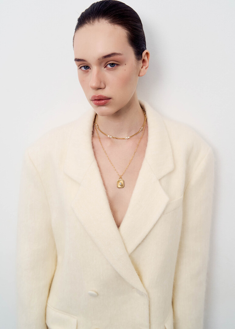 Flat gold chain with crystals