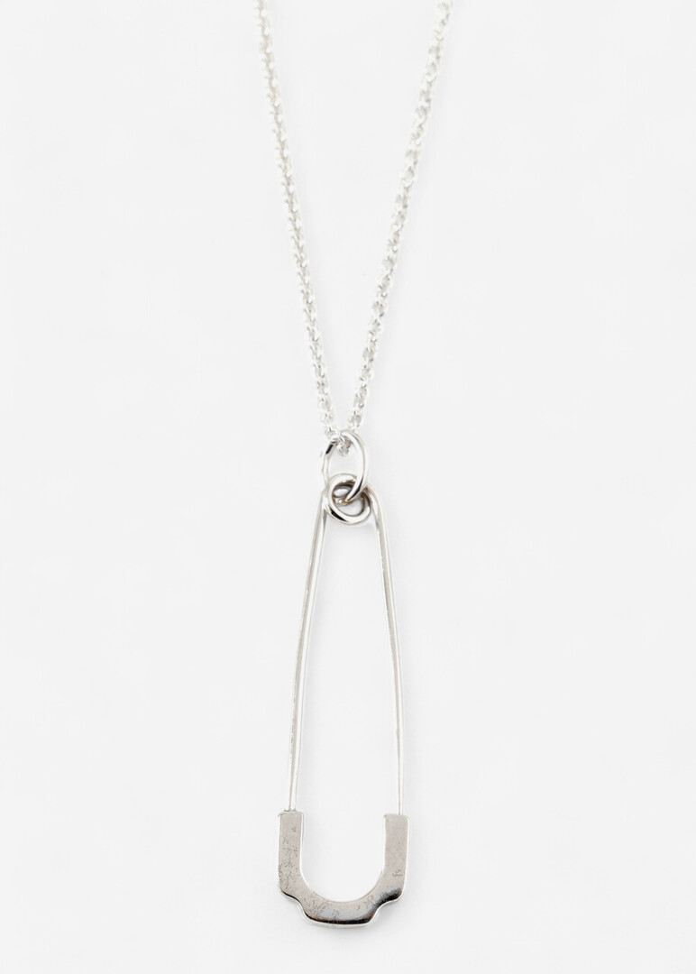 Necklace Pin — это название уже на английском языке.