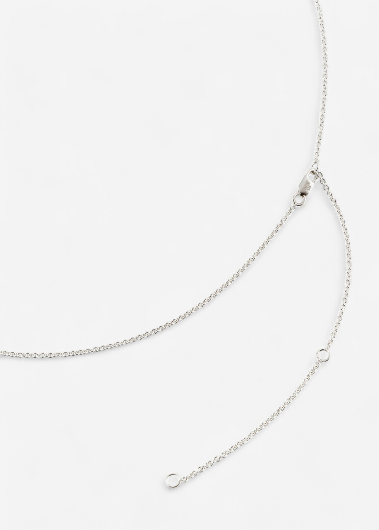 Necklace Pin — это название уже на английском языке.