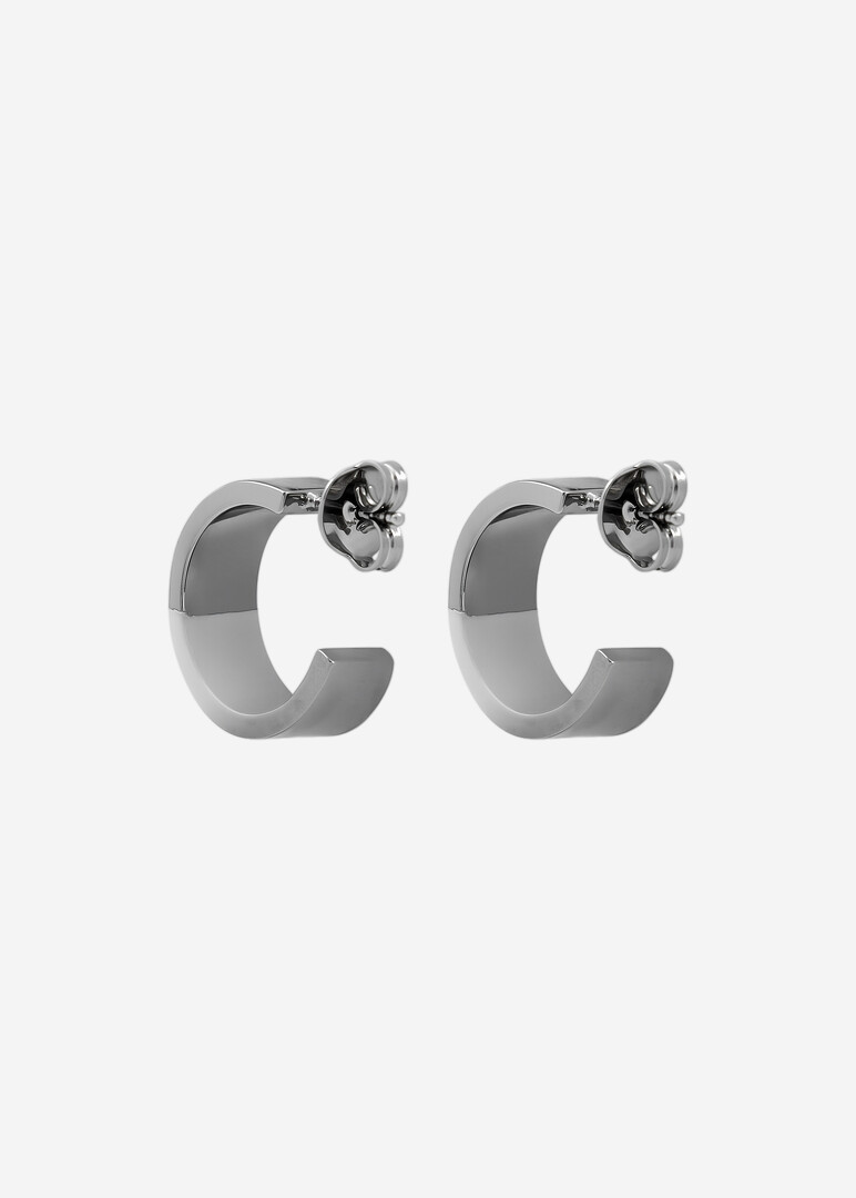 Серебристые серьги-кольца MM6 с белой эмалью
