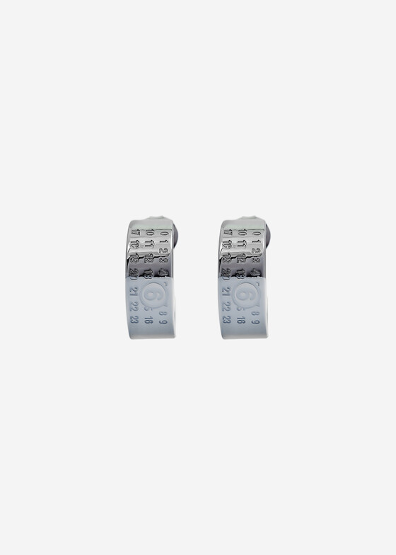 Серьги-кольца MM6 Maison Margiela Серебристые серьги-кольца MM6 с белой эмалью