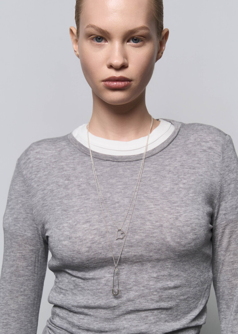 Necklace Pin — это название уже на английском языке.