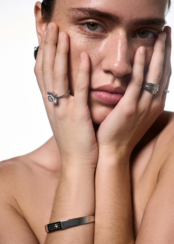 Тонкие кольца MM6 Maison Margiela Серебристое многослойное кольцо